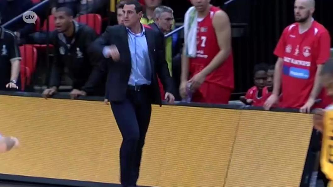 atvbe's tweet photo. "Spelers van Oostende worden beschermd door arbitrage" #Roelisboos #Giants #Antwerpen
https://t.co/vwnS2COMc8 https://t.co/uk6MQsPhJ2