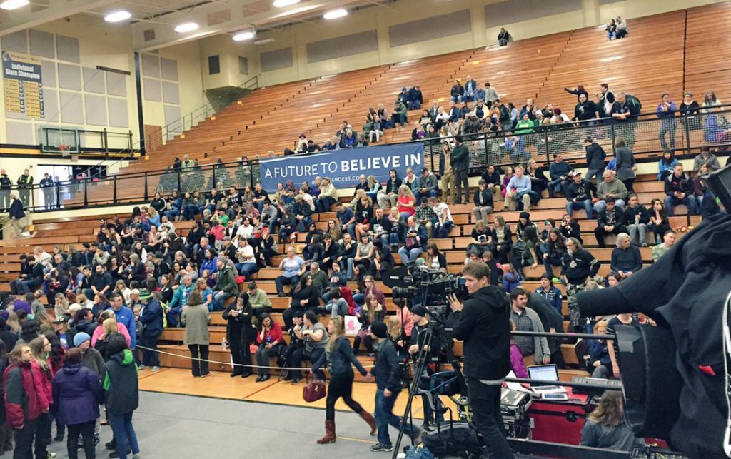 KATUNews's tweet image. WATCH LIVE: @BernieSanders set to speak at Vancouver high school at 1 p.m. k2ne.ws/K2live #LiveOnK2 #VanWa