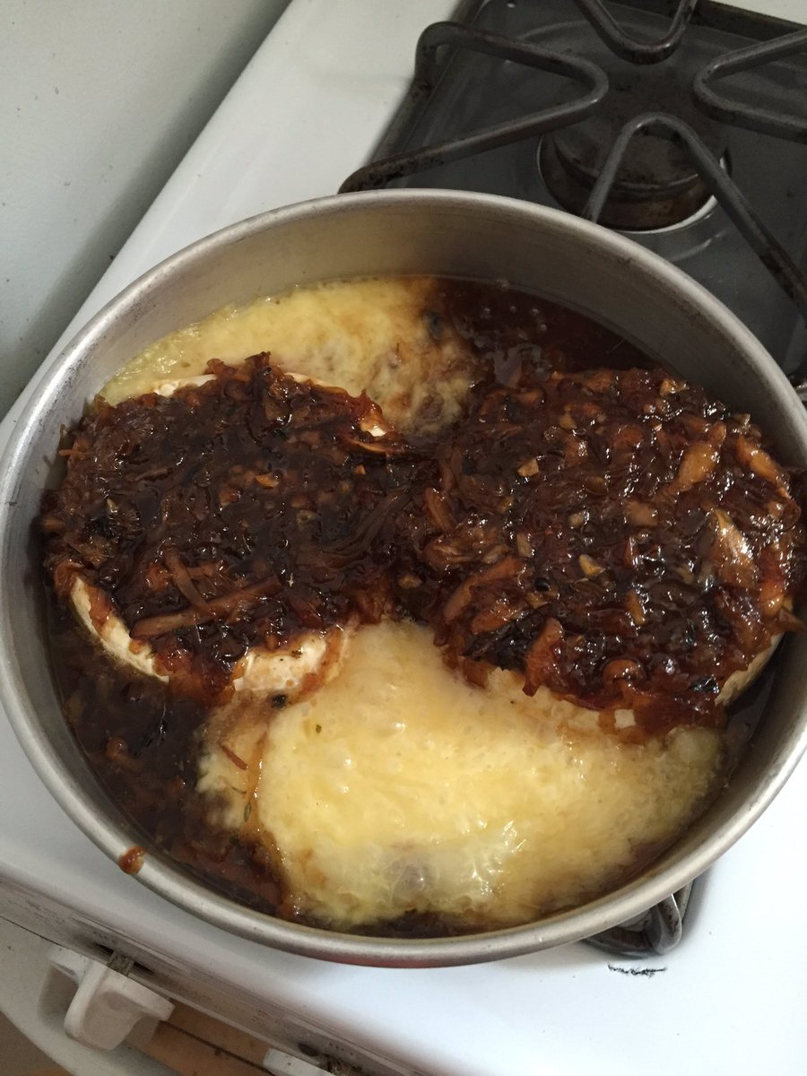 samforbreakfast's tweet photo. Check me out I made a baked Brie #cheeselyfe https://t.co/LAZkml7D6n