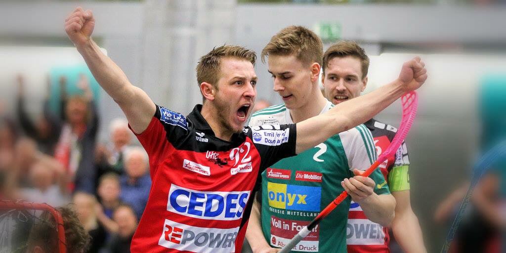 Dank Remi Buchlis klassischem Hattrick steht <a href="/AlligatorMalans/">Alligator Malans</a> im HALBFINAL! #wiler #malans #unihockey