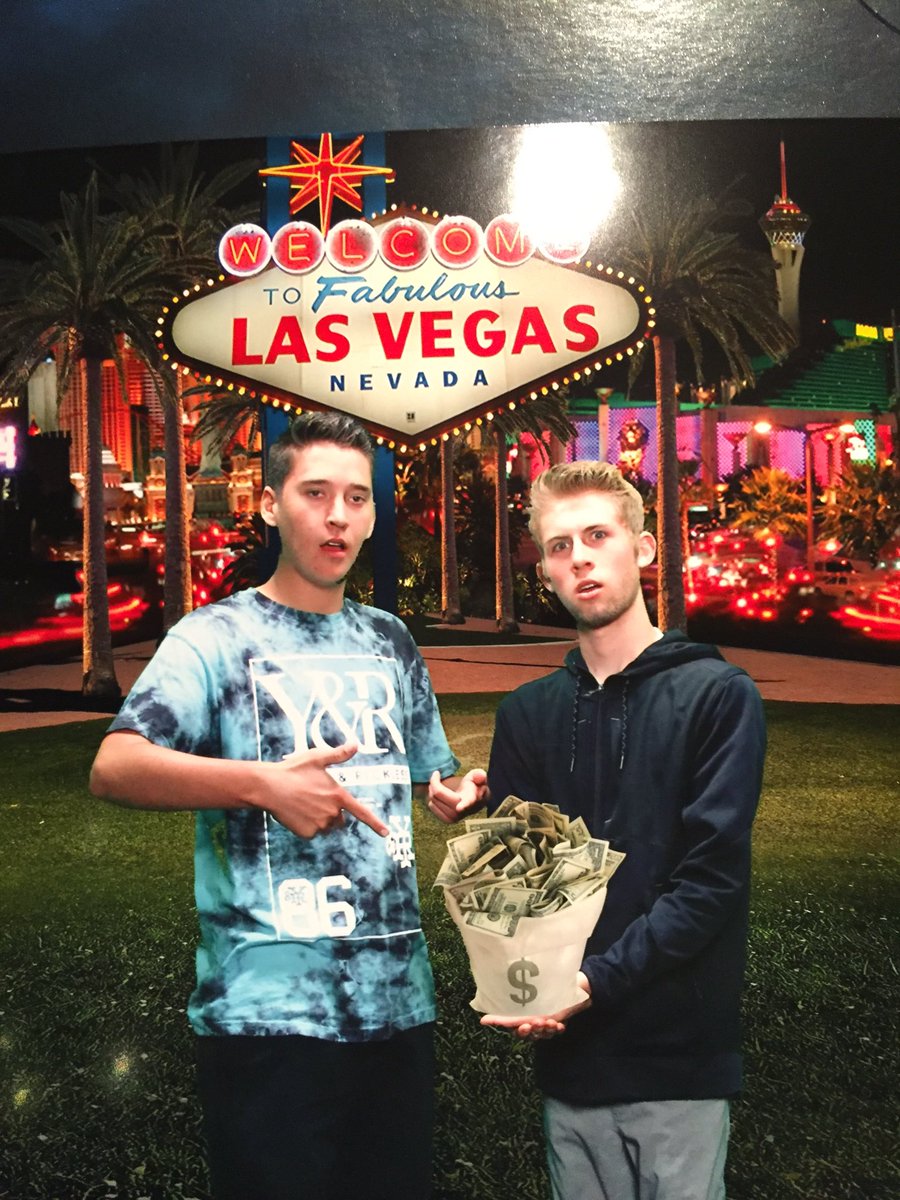 saxtonpeyton10's tweet photo. @15J_DEAN and I made bank last night https://t.co/6Grq24ASpU