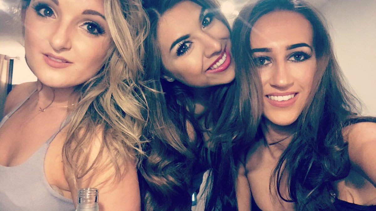 Robzbishop's tweet photo. Always having fun #Manchester @mlashbourne @HannahBakes1992 💋 https://t.co/JDIQe6a9lj