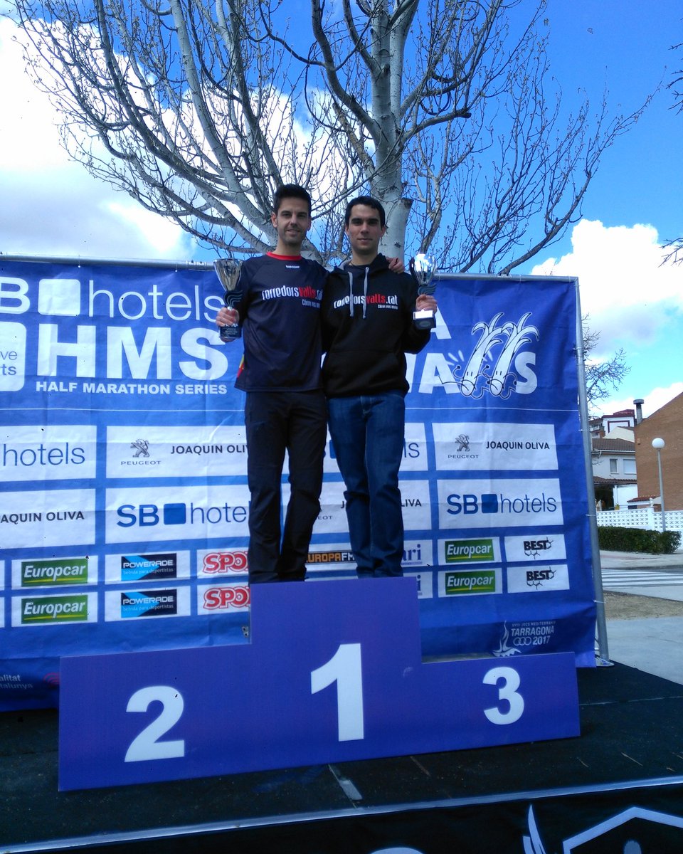 Els nostres atletes en  primera posició local en 5k i 21k respectivament  enhorabona cracks  @HalfMarathonSer