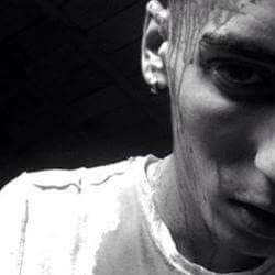 عييت و مالقيت ناسي حافر قبري بفاسي قاطع لياس في  الدنيا  نستنا في كفني الكاسي