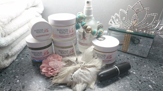 My tour essentials: good #skincare from @BareSknBeauty, hair decorations, red lipstick, and a little<a href="/tag/skincare"class="tags">#skincare</a><a class="tags" target="_blank" title="On Twitter" href="/?out=eyJ0eXAiOiJKV1QiLCJhbGciOiJIUzUxMiJ9.eyJpYXQiOjE3MjE2NDI5NjcsImlzcyI6InR3cG9ybnN0YXJzLmNvbSIsIm5iZiI6MTcyMTY0Mjk2NywiZXhwIjoxNzUzMTc4OTY3LCJyZWRpcmVjdF91cmwiOiJodHRwczovL3R3aXR0ZXIuY29tL0JhcmVTa25CZWF1dHkifQ.GvHINMqRSx4d-XvQpI46y1MnDIfgZRWfn3mNQmVPsZZgwRpdzNWSt_fHpeGiI-FP8AGHnIiCaJHI6AbFlUizsA">@BareSknBeauty</a>