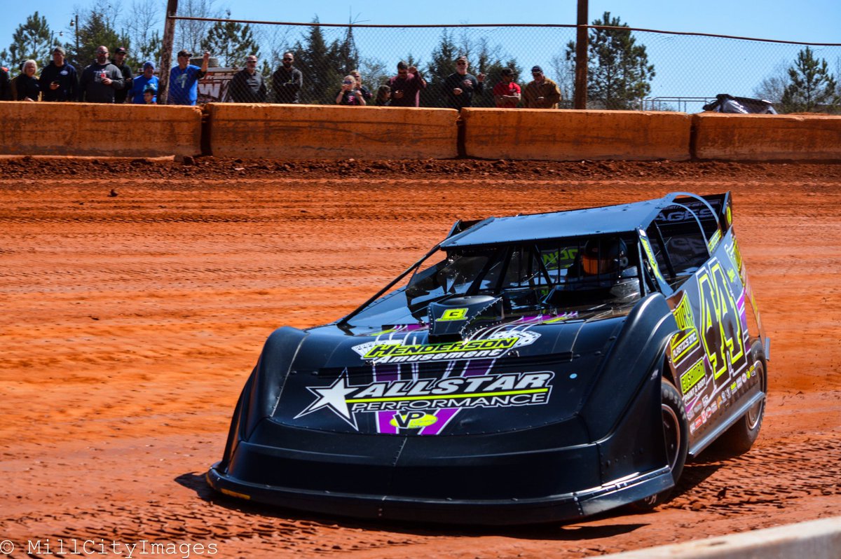 MillCityImages's tweet photo. Chris smokey Madden at Cherokee Speedway #dirtlatemodel #OneNationOneDirt https://t.co/NUMK8uGFao