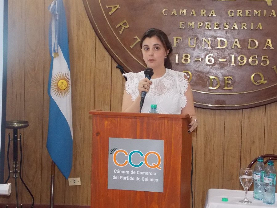 CamPymeAr's tweet photo. Agregada comercial #NoeliaTorres habló de como hacer negocios con #Uruguay en #JornadasQuilmes2016 en @camcomquilmes https://t.co/LHQIHLt3fd