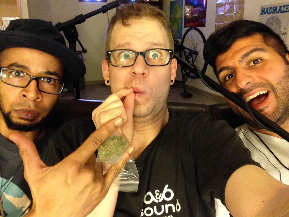 LetsPlay_High's tweet photo. @Twitch Let's Play High Gaming Talk Show starts now!! <3 <3 https://t.co/50Lt7gAlfb