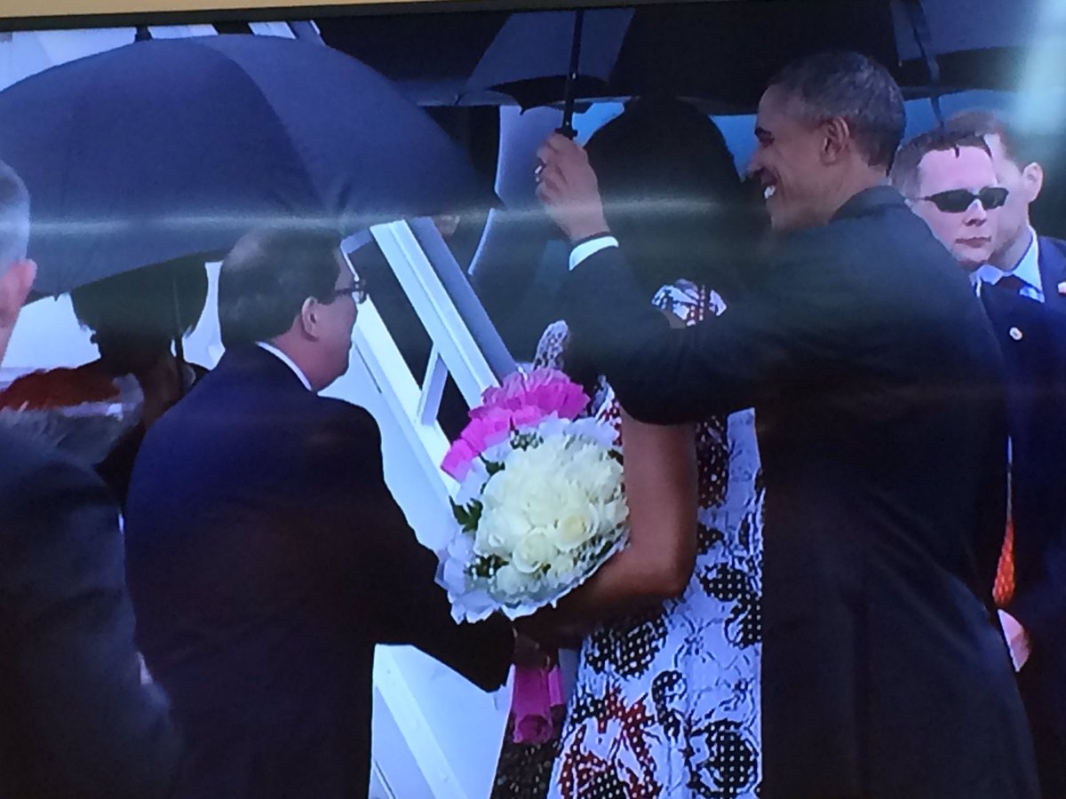 celiacernadas's tweet photo. Delegació del govern cubà, amb el canceller Bruno Rodríguez al capdavant, ha rebut Obama i la seva família #USCuba https://t.co/8iWYrwtNuP