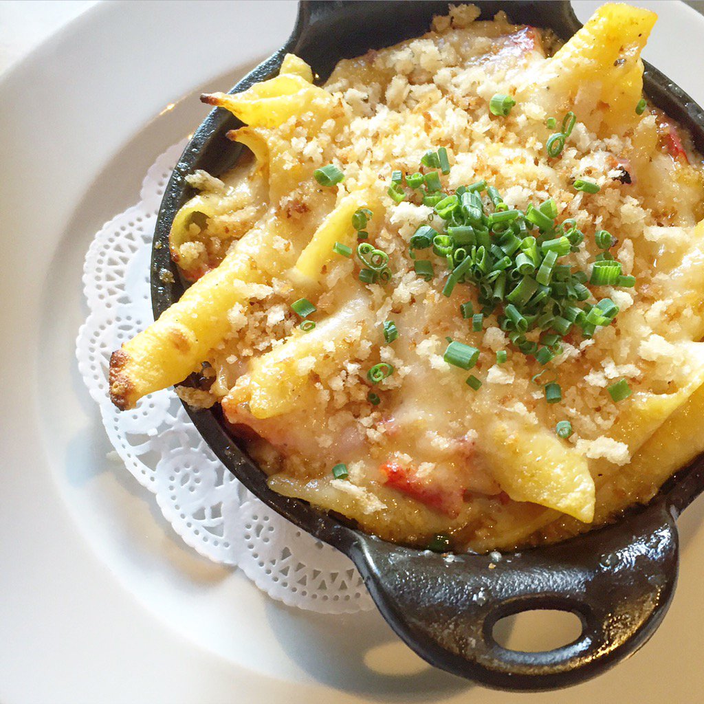 Bergdorfs's tweet photo. Can't be good all the time: Lobster Mac &amp; Cheese at the BG restaurant with @whowhatwear. https://t.co/Xvqq6kr9gt