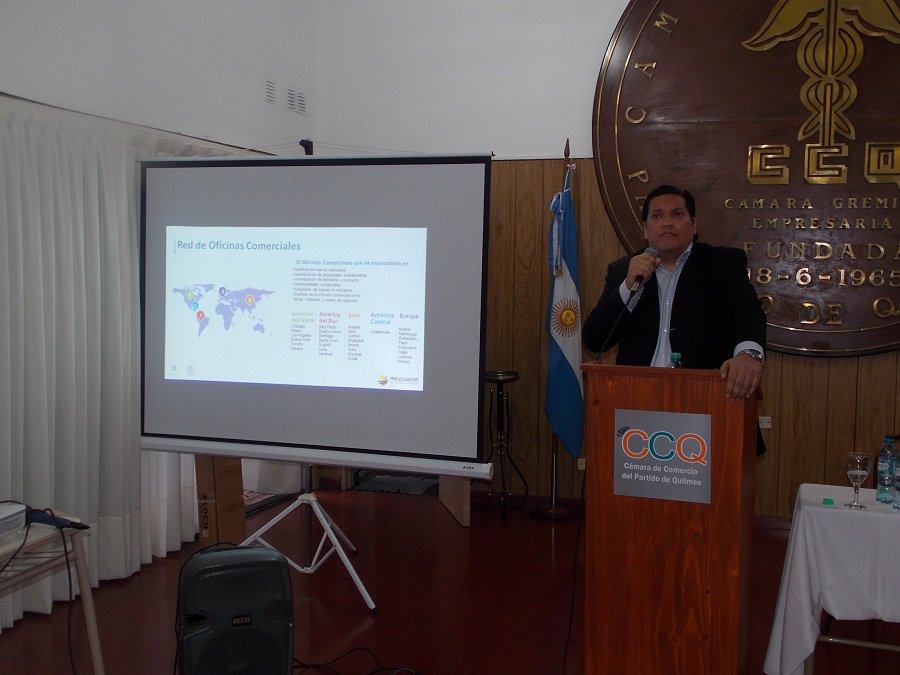 CamPymeAr's tweet photo. Dir.Comercial de @EmbajadaEcuARG #DannyloSubiaPinto contó como hacer negocios con #Ecuador en @camcomQuilmes #Pymes https://t.co/Qqwwl1SU0N