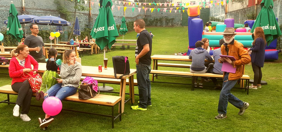 #ÚrsulaBazar en progreso!
Por los caminos del Sur #Foodtrucks y #cervezas de lujo. <a href="/ursulaftbg/">Úrsula Beergarden</a> #TeLaPoneFácil