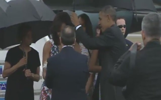 EstrellaOnline's tweet photo. #ObamaenCuba Después de 88 años un presidente de Estadounidense  vuelve a #Cuba 
> https://t.co/wpxk9P7kOV https://t.co/KQvqeyPtrc