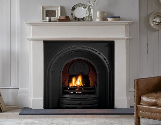 WeAreFocalPoint's tweet photo. Bring back a Georgian feel to your property with this crown cast insert in black - Now only £270 https://t.co/3kUU7S48aP