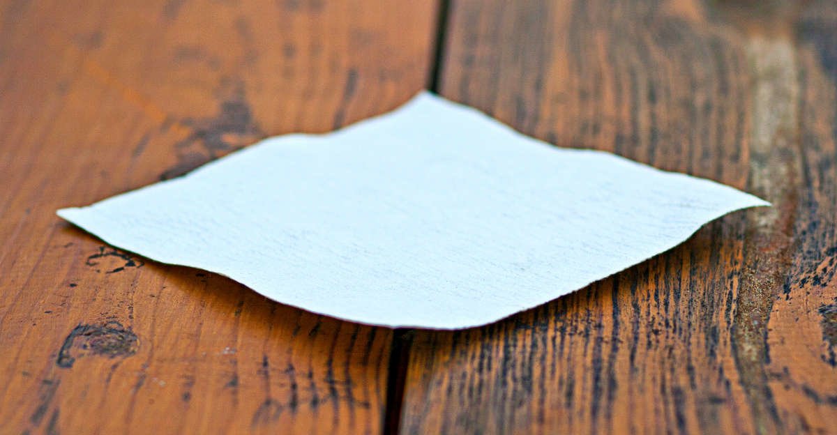 Upworthy's tweet photo. This tiny piece of paper can help preserve fruits and vegetables — and prevent food waste. https://t.co/Lik7nzEciP https://t.co/8YB0dvukH0