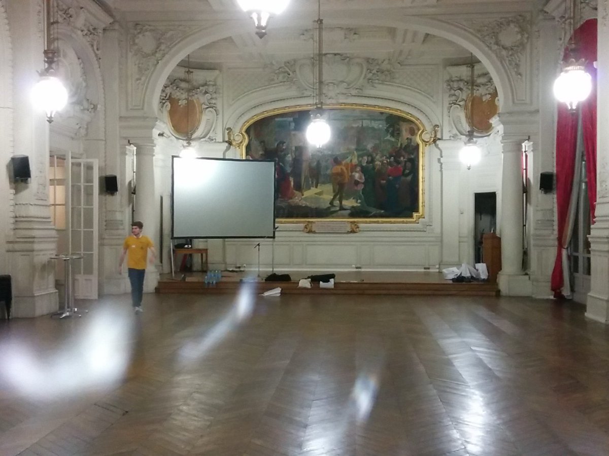 minuteDD's tweet photo. Kiwi fatigué en fin de #SWRbx #rangement merci à tous! https://t.co/nWzjIBheeT