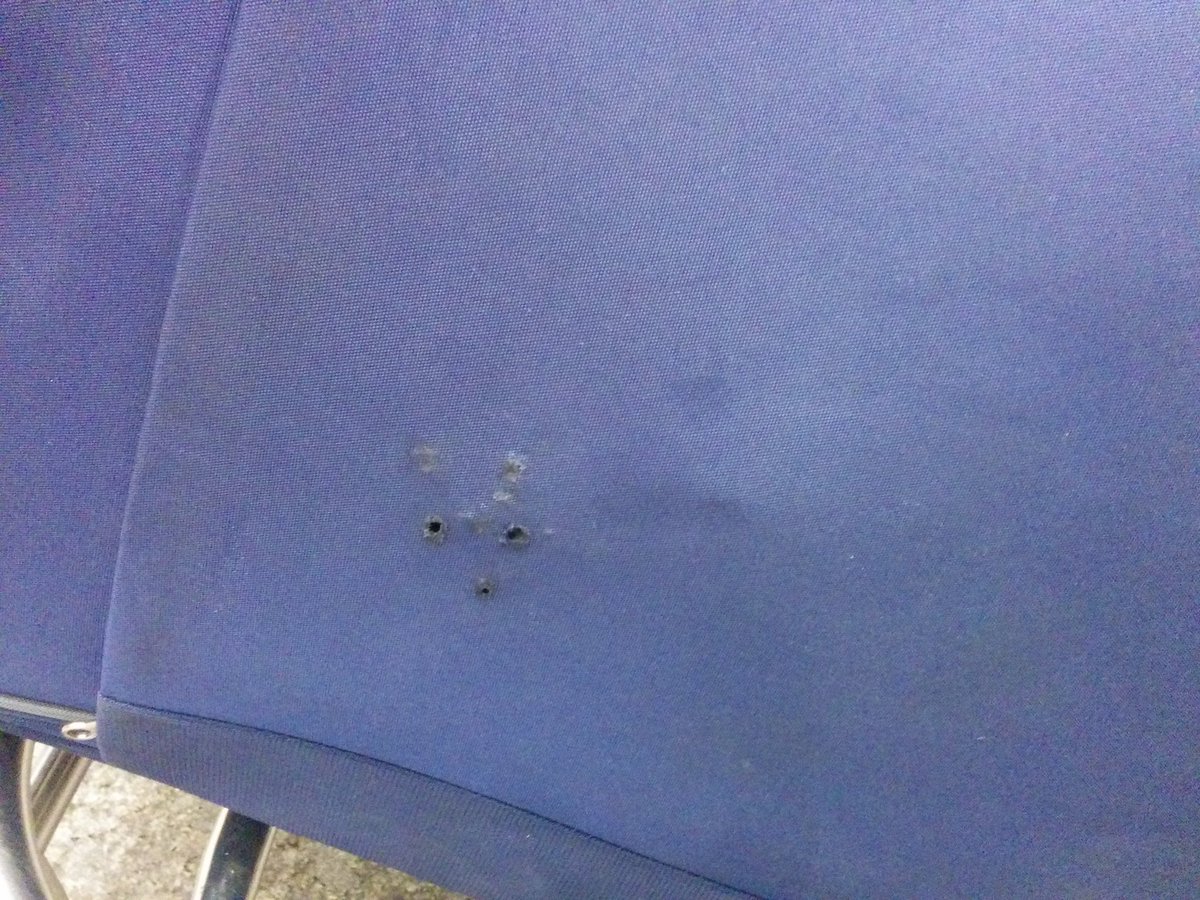 gaurav_singh13's tweet photo. Is it a minor damage?
@united They didn't take my complaint at airport.
#UA48 #EWRtoBOM https://t.co/xJJraYoXwx
