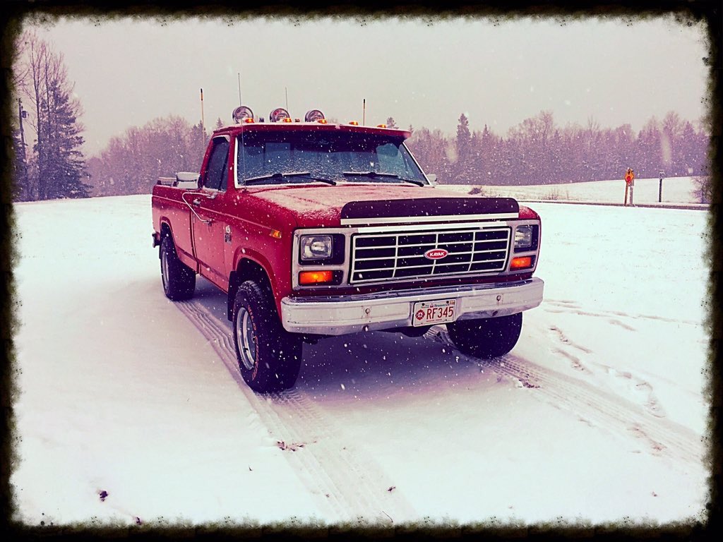F150Nation's tweet photo. Red Apple 🍎 '85 ( @mikeshpeterbilt ) https://t.co/PUlHB7dIJX