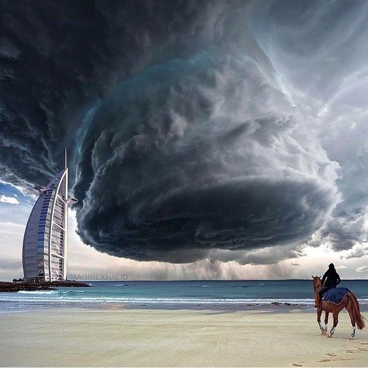 Una tormenta sobre Dubai. ¡Impresionante!