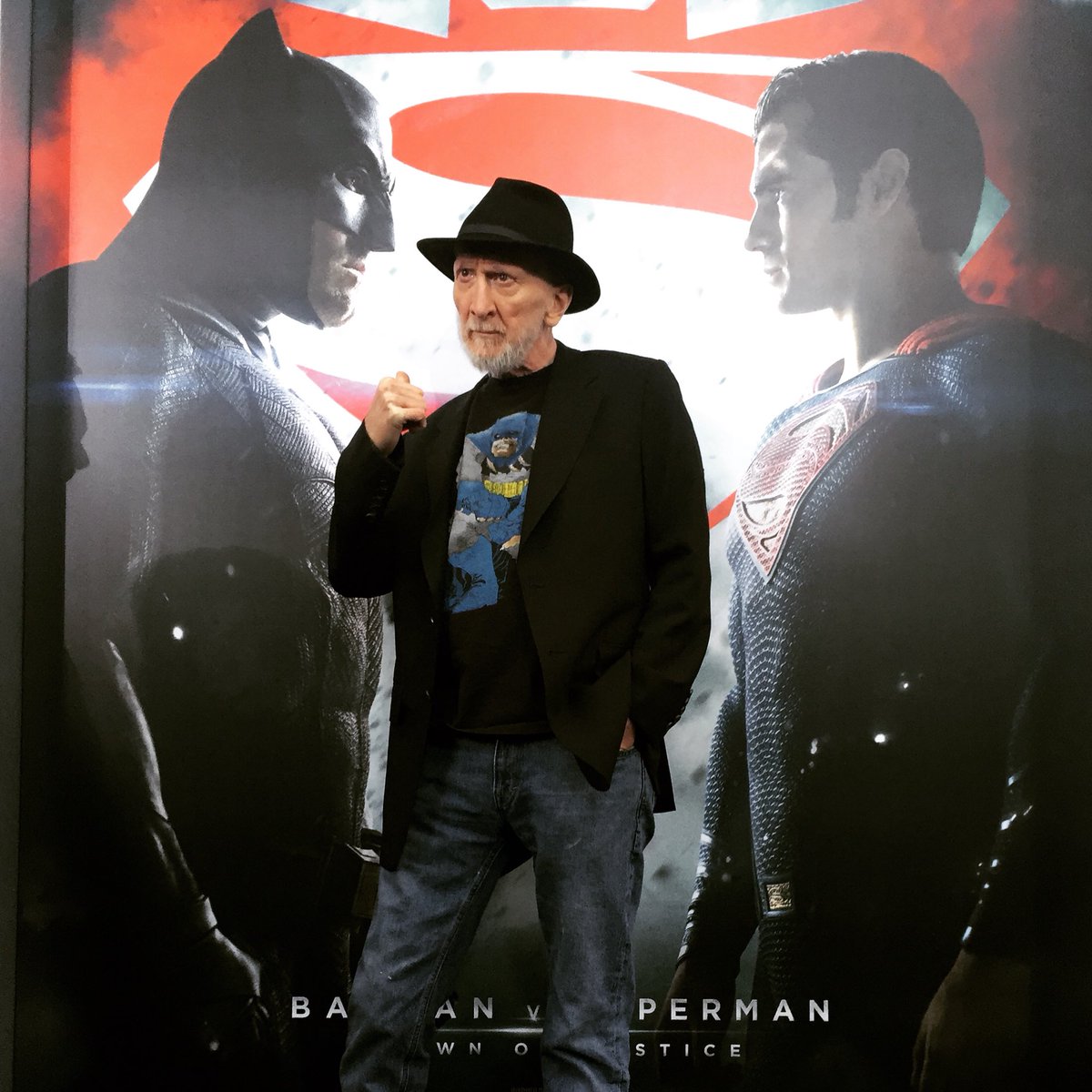 [En cartelera] Batman vs Superman: Dawn Of Justice (2016) - Página 8 CeBUf7QWAAAYutx