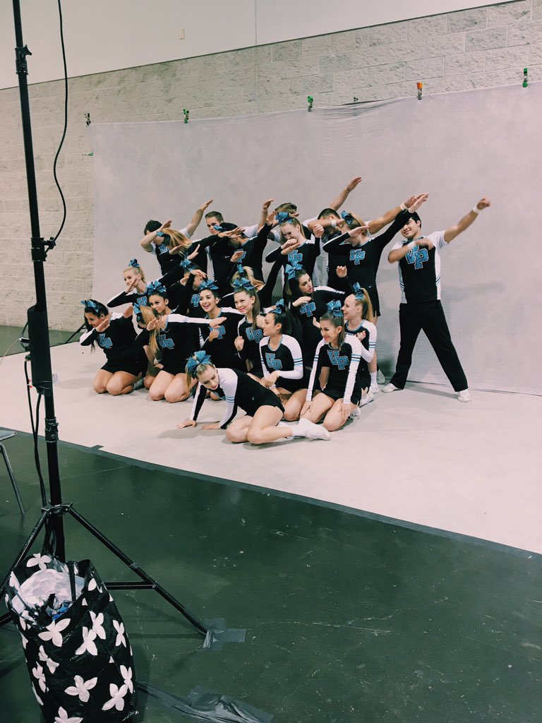 taylorshaynee's tweet photo. I love my dysfunctional family 💙🎀 https://t.co/uxEKFt54gD