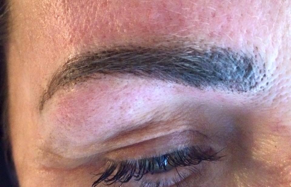 BeautyPenthouse's tweet photo. Uneven blue tattooed brows corrected with microblading client so happy 01295 278910 https://t.co/F7o1CILw3R