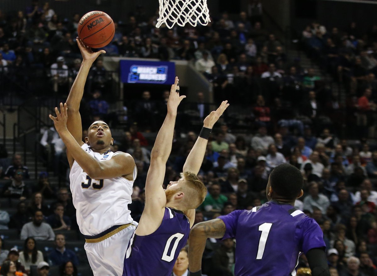 WISHNews8's tweet photo. Late tip gives #NotreDame 76-75 win over Stephen F. Austin https://t.co/KBQlLGSpuz #SFAvsND https://t.co/xRdzsdjL5H