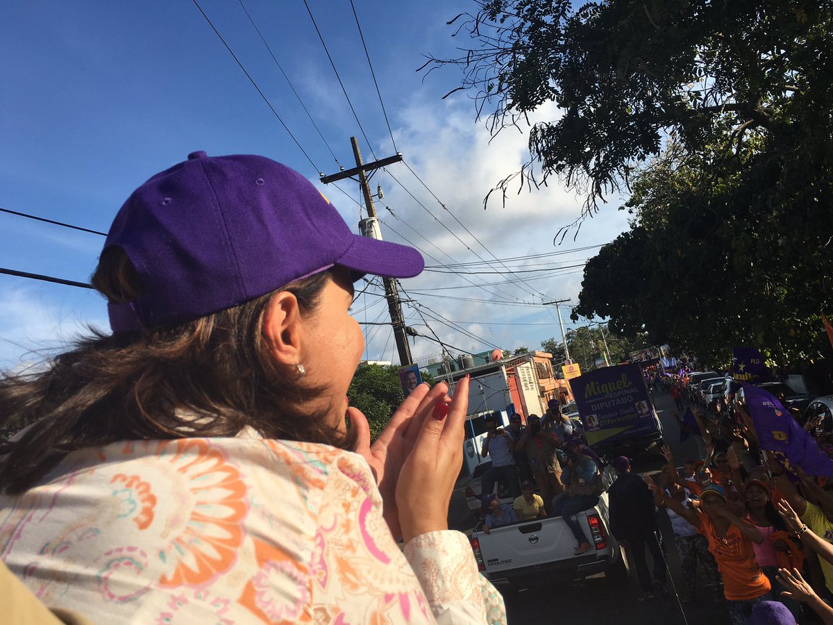 ConMargaritaDO's tweet photo. "Soy de ti pueblo dominicano" le dice @MargaritaRD2016 a la gente del #DN #DNconDaniloyMargarita https://t.co/d6NMYV2PBn