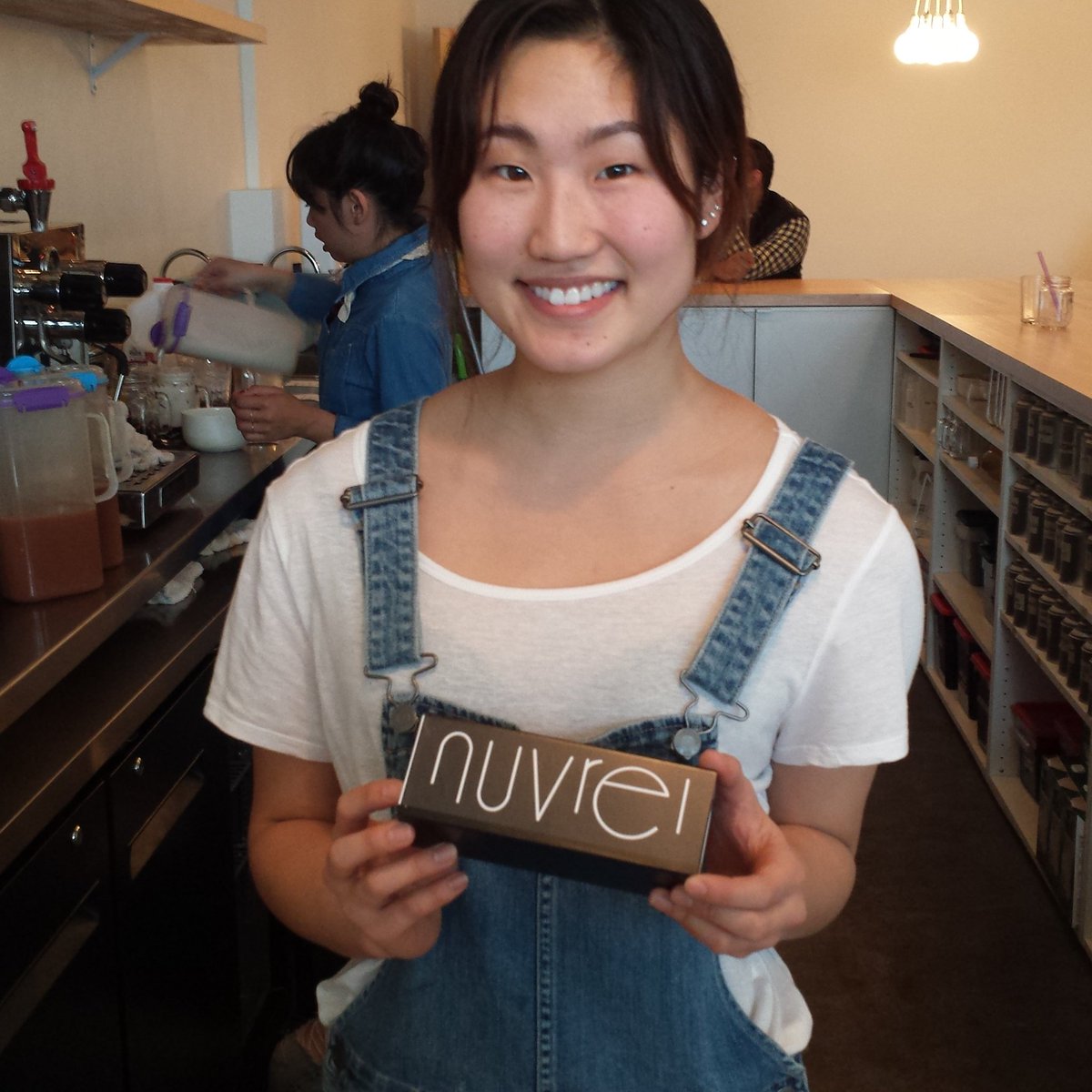 MealsWheelsPpl's tweet photo. @teabar selling @Nuvrei macaons! https://t.co/RcI1N1tsl4