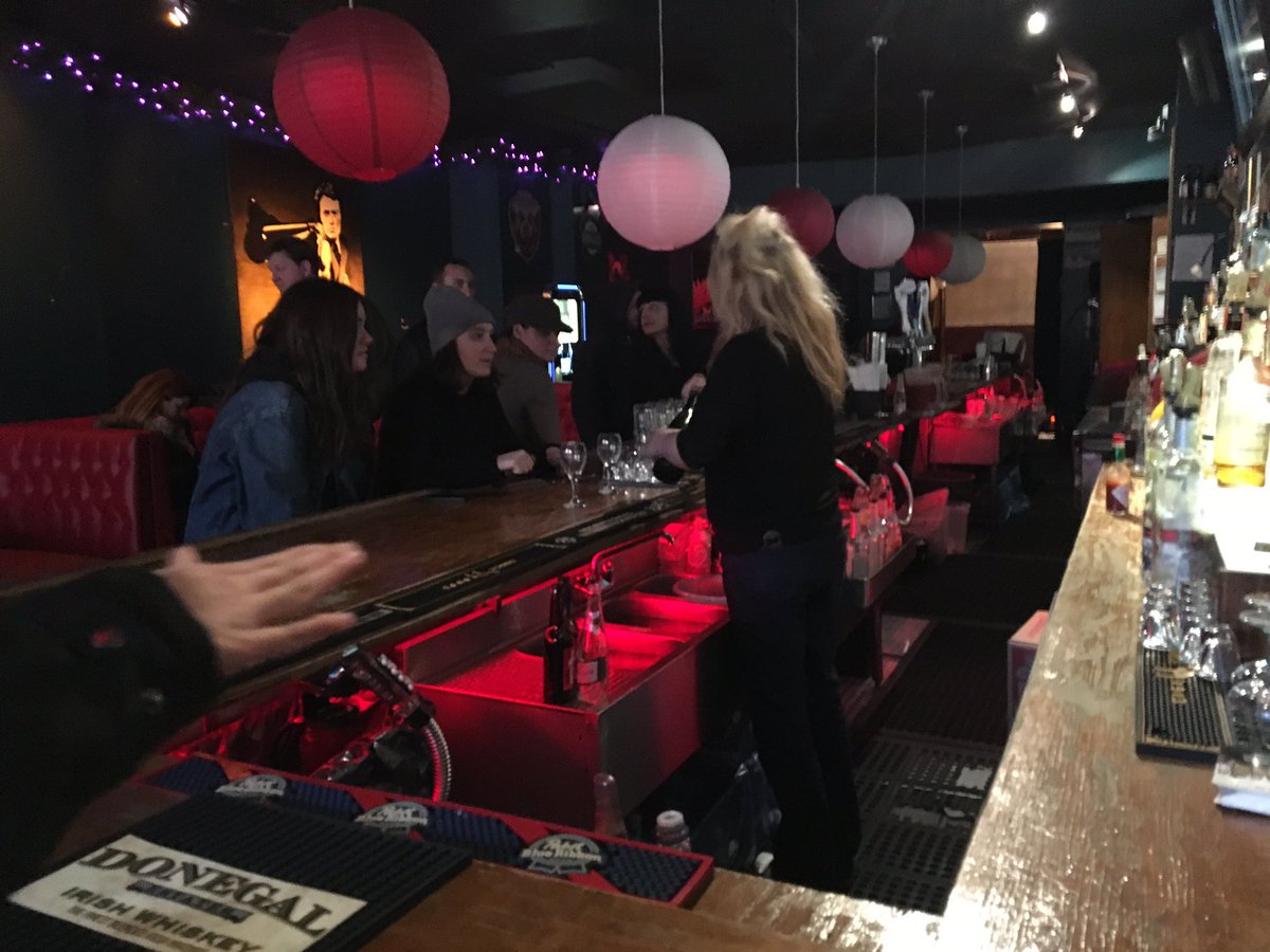 A nice group of patrons already here to see <a href="/fontanasnyc/">Fontana's Bar</a> out! #LoadOutFontanas