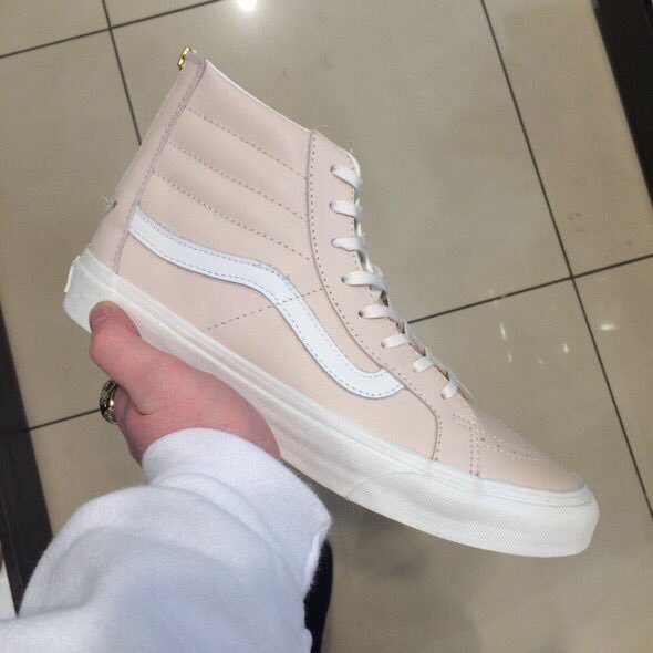 CuteeCIothes's tweet photo. Light Pink Old School "Zip" Vans 🤔 https://t.co/3w0QVSMuQ1