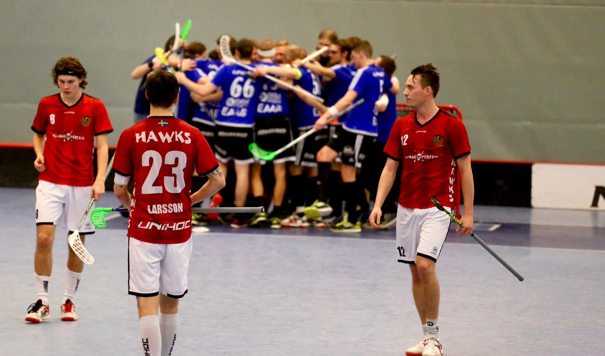 Diabetesmannen's tweet photo. Jag älskar att fota innebandy. Snabb sport. Mycket känslor.Glädje möter bitterhet och besvikelse. Fantastiskt! https://t.co/hDHGIqhR47