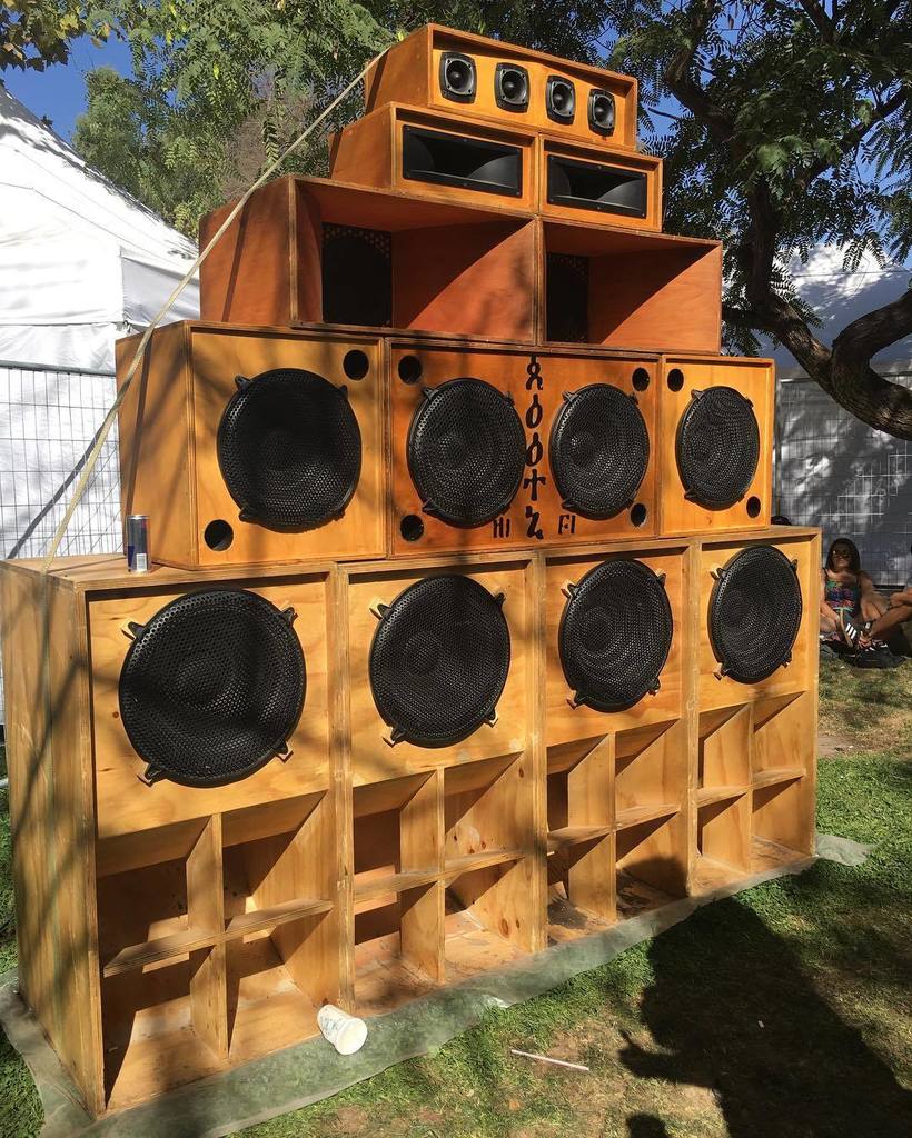 janitoo's tweet photo. #RootzHiFi #lollacl https://t.co/0asGUi0mHv https://t.co/VijubZLr6l