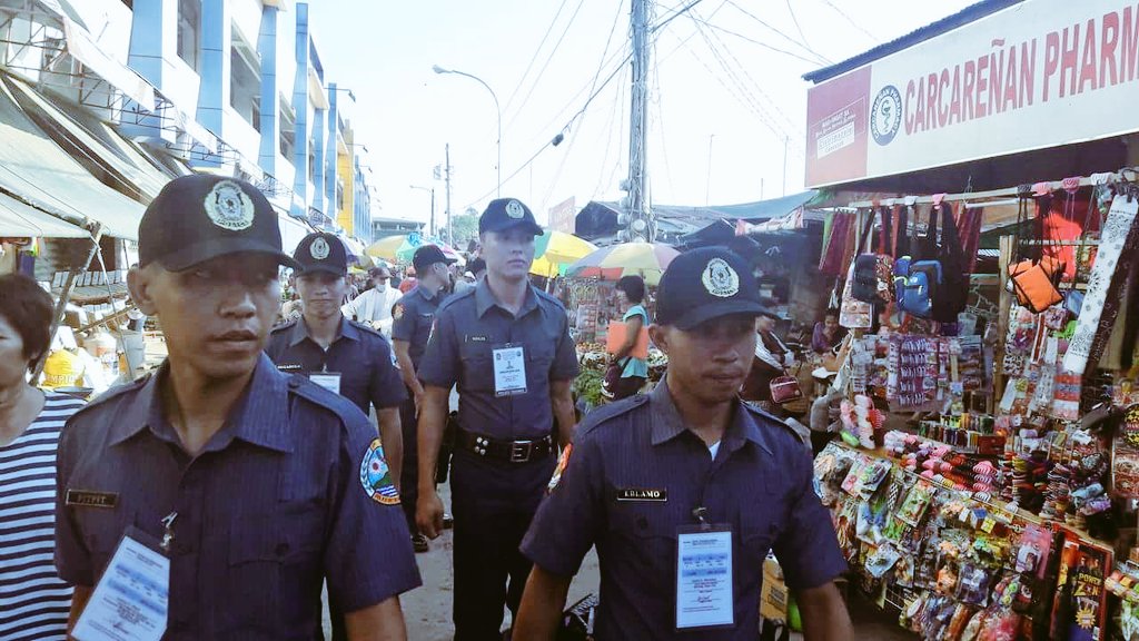 FTPDigosCityPS's tweet photo. 031716 Team Digos conducted patrol at the busiest place in Digos the public market. @pnpts_rstu11 @pnp_ts https://t.co/aosK0oWCz7