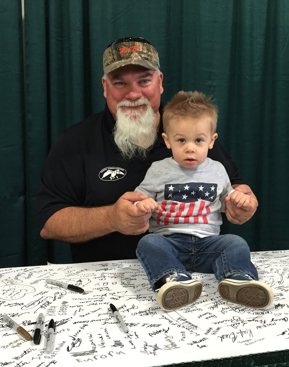 JC__USA's tweet photo. The LanMan hanging with @GodwintheWalrus today! #hamsamich https://t.co/6J1GrAc1oh