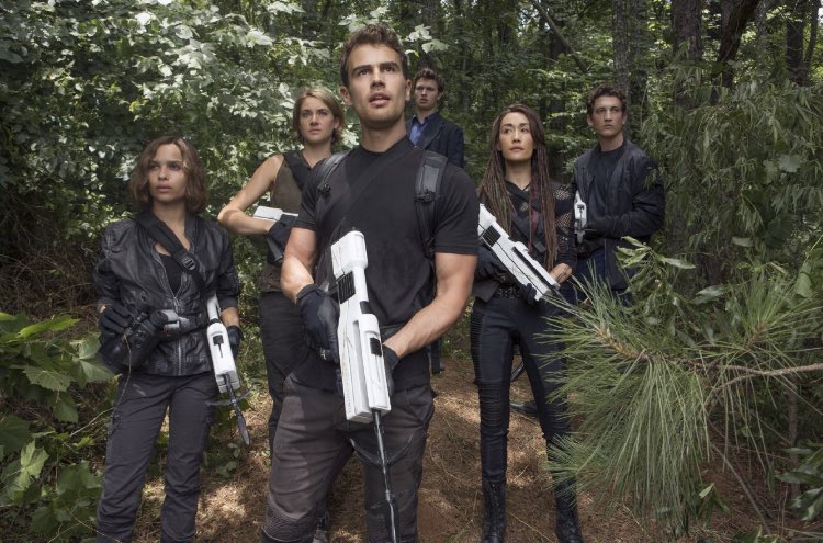 BESTMOVlES's tweet photo. Allegiant (2016) https://t.co/o2Ccbir4l1