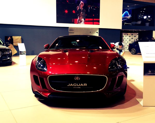 EmadDedo's tweet photo. السيارة @JaguarMENA”F-Type” مستعده للمسابقة ! #أوتوماك_فورميلا
#automechformula #motorshow https://t.co/g8tEDS2HUi