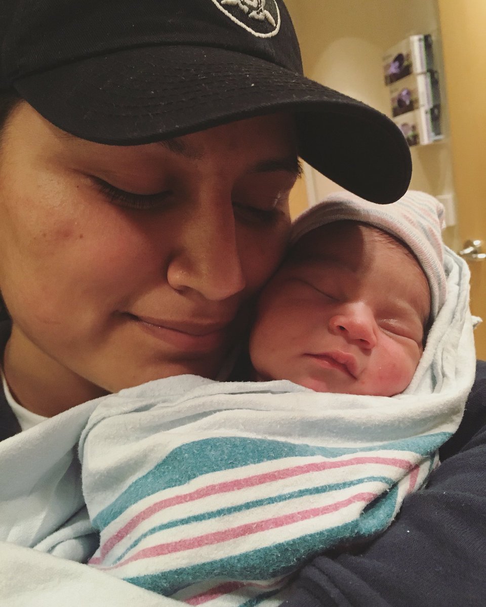 jossyy3's tweet image. it was a struggle for the last 9 months now you're here 😇 #FirstNiece❣