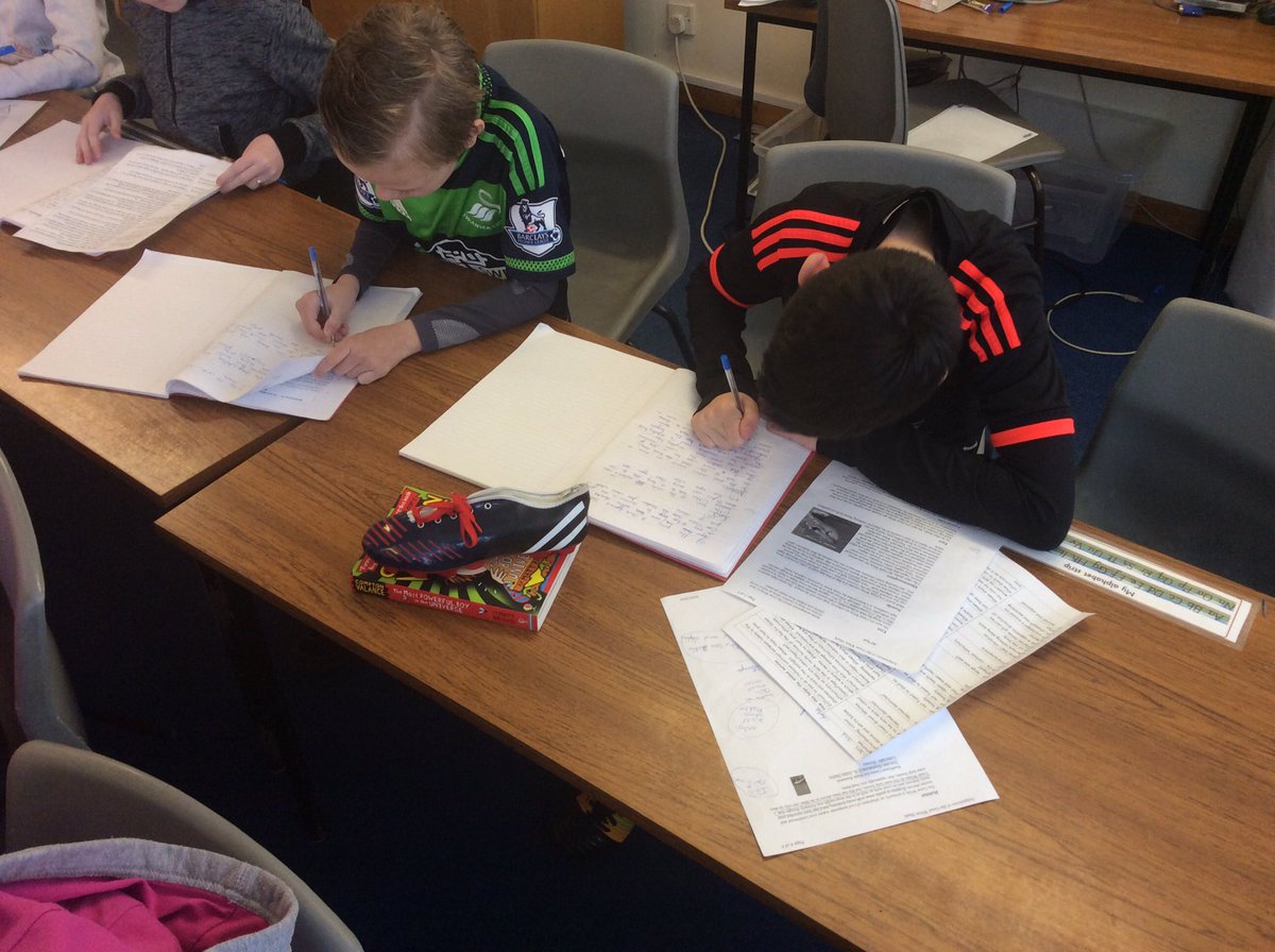 blaenbaglanbris's tweet photo. We love writing our explanations of how animals are adapted to their environments #boyswriting #engagingtopics https://t.co/PtY4qbLHMn