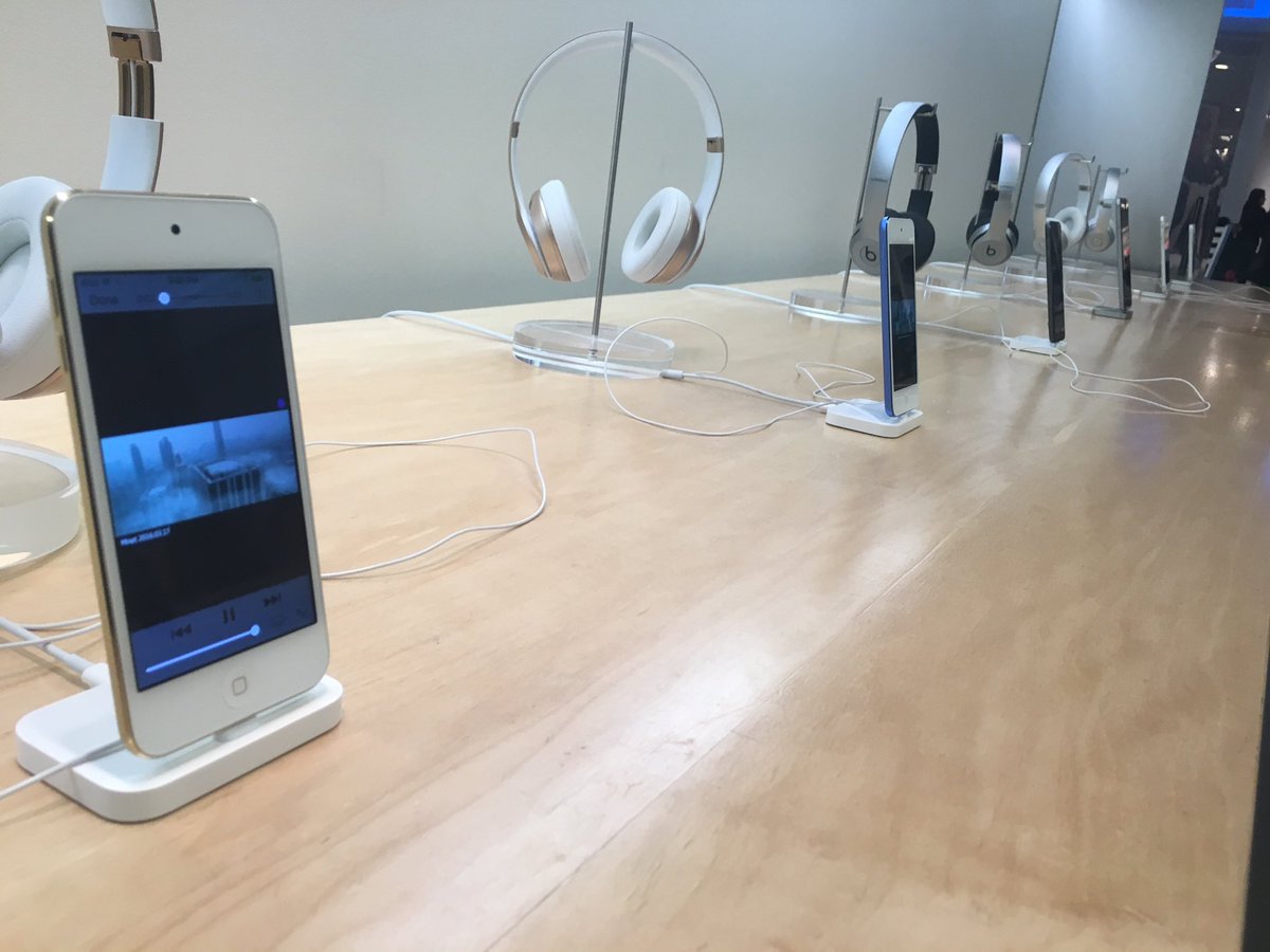 julianpowpow's tweet photo. #STREAMGOT7 #FLYwithGOT7 #fly #got7 streaming the mv with all the iPhones in the Apple Store #streamfly https://t.co/EqDMMumEHi