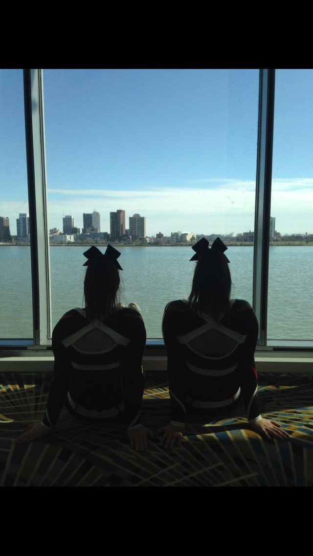 jennyfromzblock's tweet photo. It's us against the world🌎🎀 https://t.co/tBVjEVdy2S