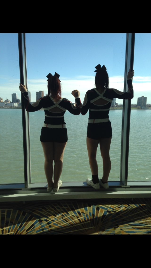 jennyfromzblock's tweet photo. It's us against the world🌎🎀 https://t.co/tBVjEVdy2S