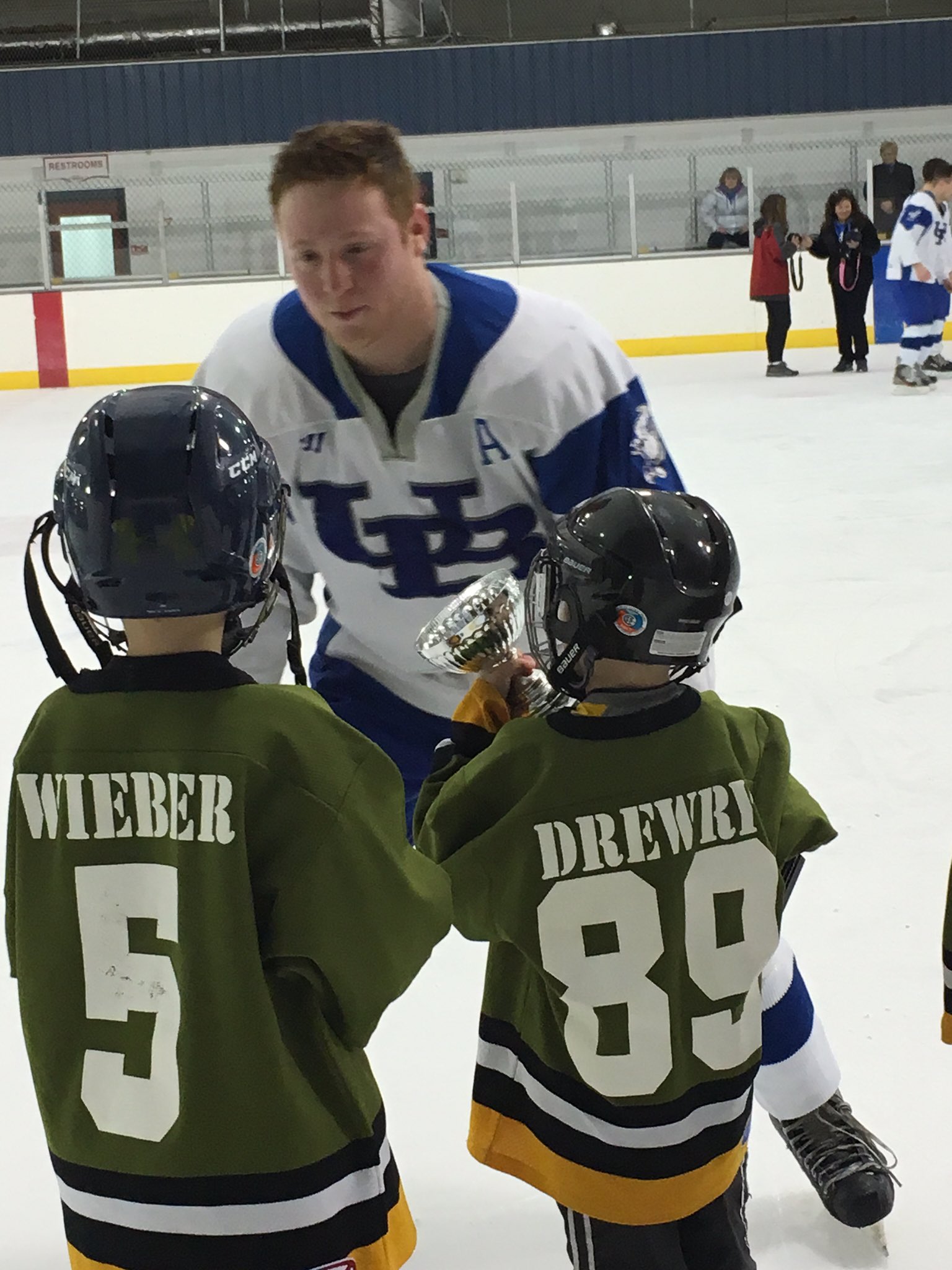 Mike Smietana on Twitter: "Huge part of the game... the kids! Some of