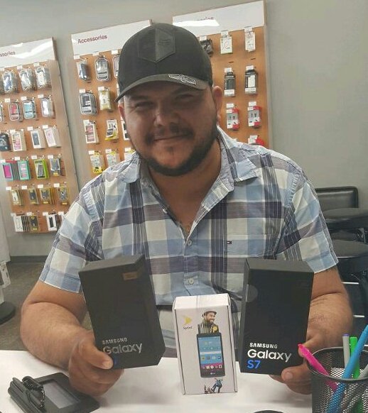 Leo_PalmDesert's tweet photo. 3 New lines in PLD!!! Bye Bye T-mobile! #PLDonFire #gettingbettereveryday #SprintPromoter #WLPLD #BOGOS7 https://t.co/4w7xIMmRCd