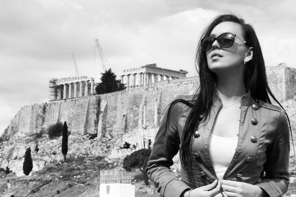AthensInsta's tweet photo. 💄#athenswas #visitgreece #visitathens #ninaricci #tomfordbeauty #acropolis #iespressolife … https://t.co/Us87kpJBHW https://t.co/5tzyDXnGo4