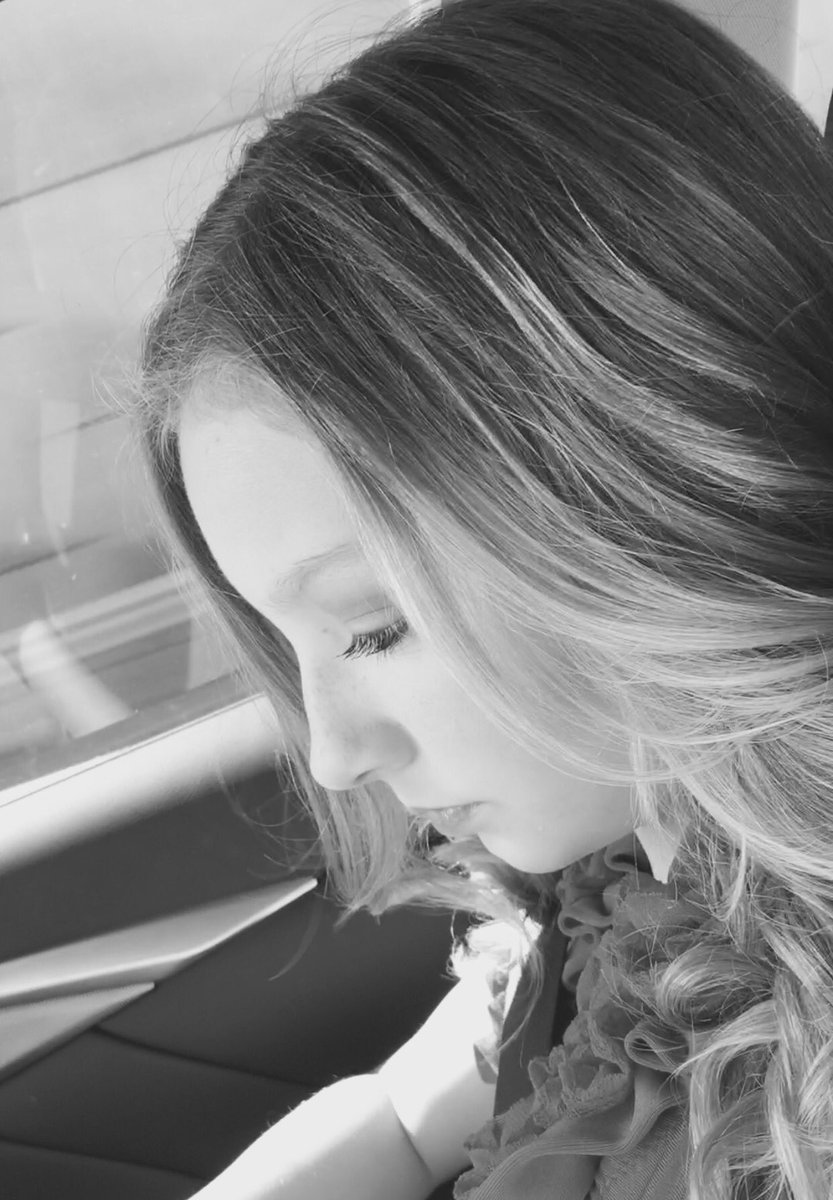 sgoheen's tweet photo. Finished a looonnngg photo shoot! #camerareadystudios @delaneygoheen_ https://t.co/JbfxjNFw7J