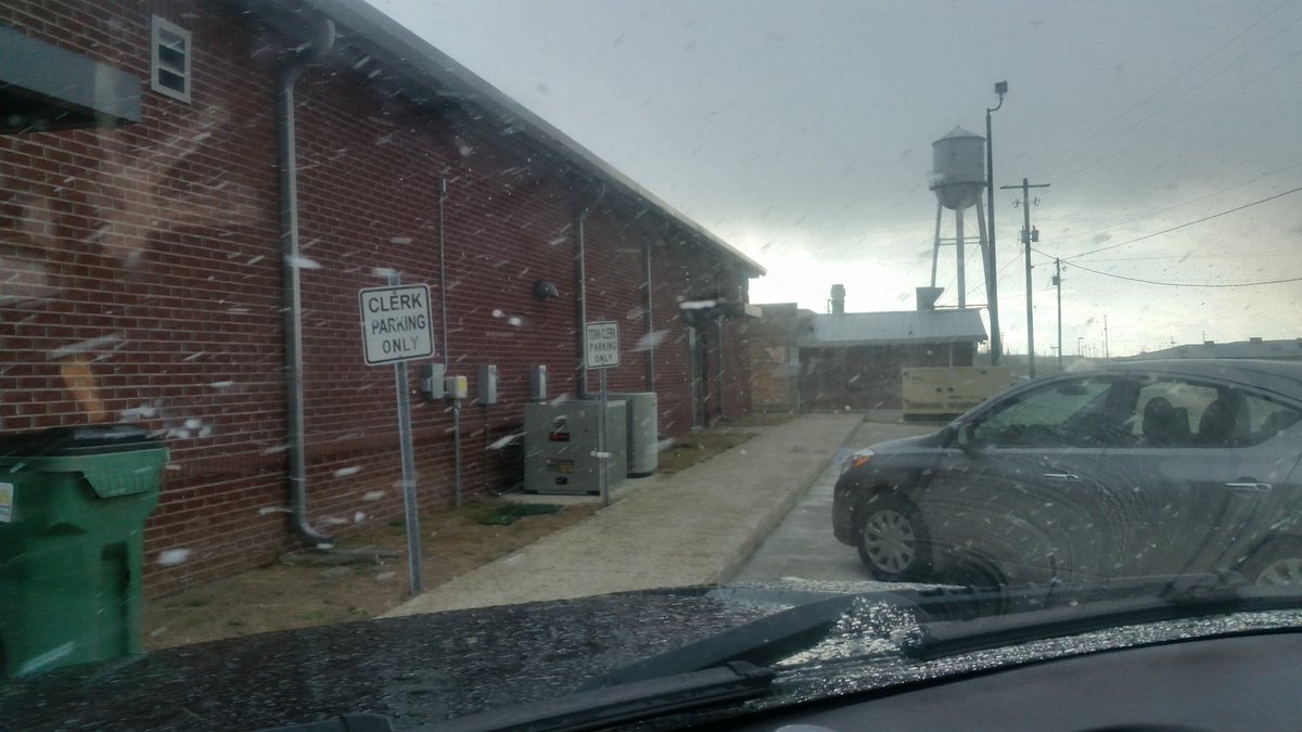 Hackleburgpd's tweet photo. @WIAT42  @WBRCnews @WVTM13 @waff48 @abc3340 snowing hard in hackleburg https://t.co/jJT2RqNXN9