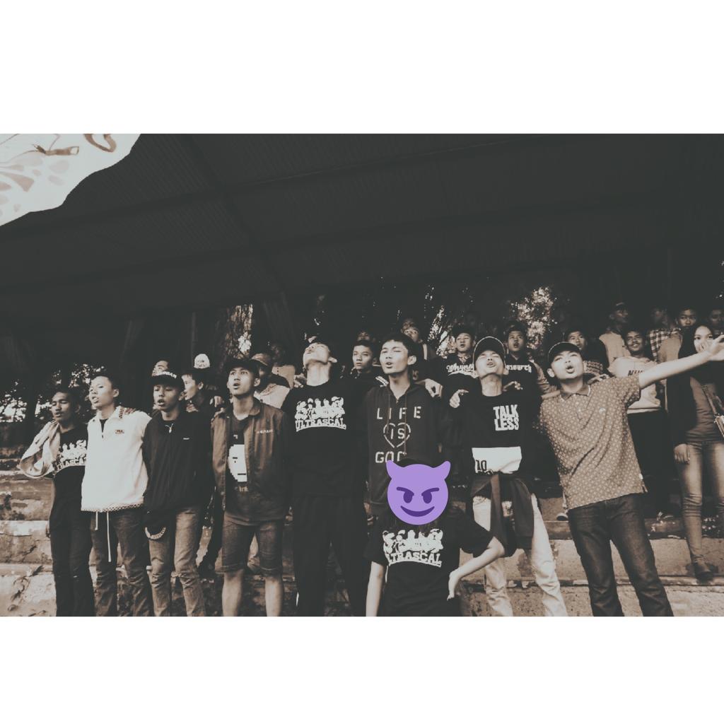 ultRAScal321's tweet photo. Ku masih setia dengan mimpi kita semua... Selalu bersama menjadi satu... AKU YAKIN DENGAN KAMU !!! #ForzaRascal https://t.co/p3myMpUsNS