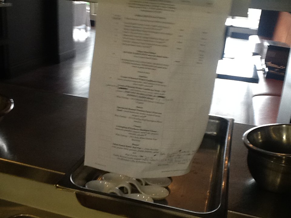 KitsDaily's tweet image. The EO is in - starting prep for big dinner tonight @Bonfire_Cove #covewine ow.ly/ZJiAZ