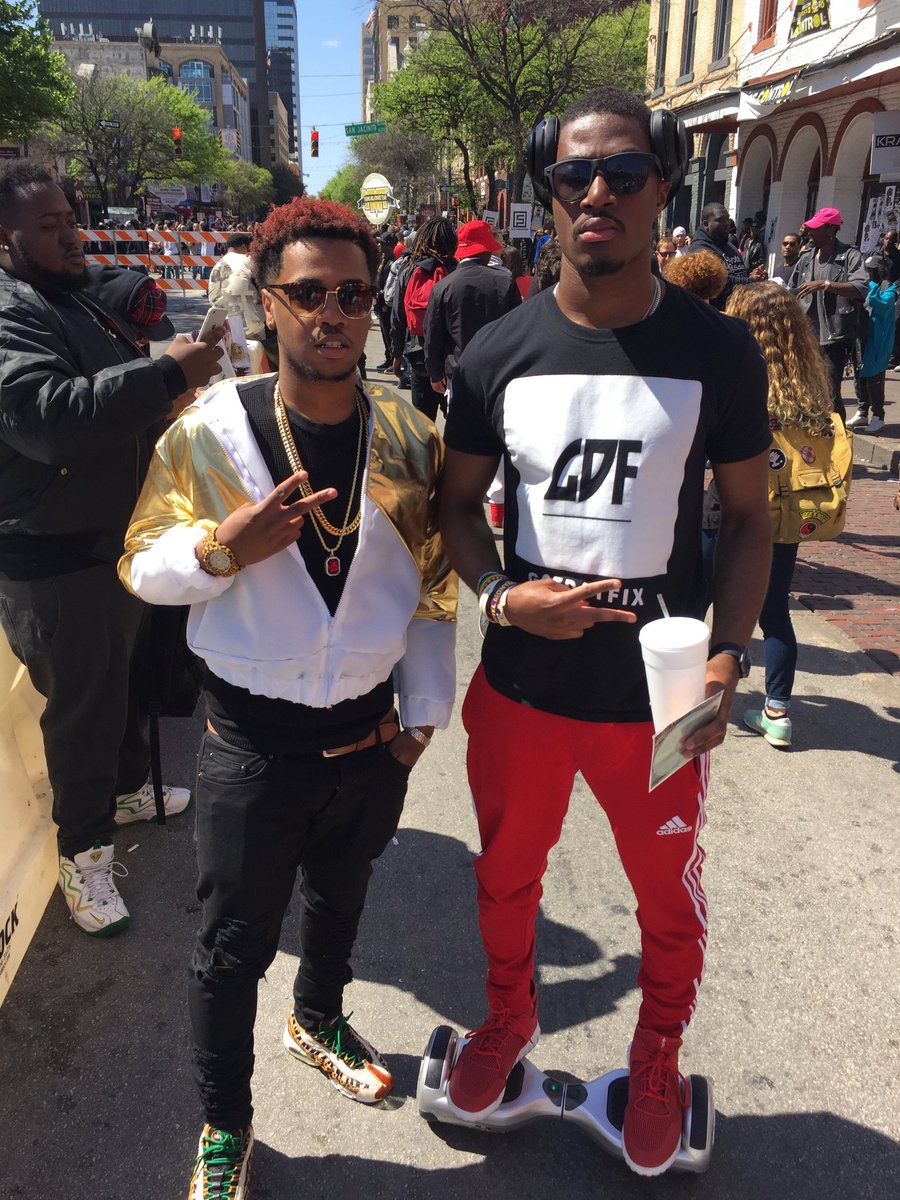 GotDatFix's tweet photo. #GOTDATFIX was at #SXSW2016
#GDF https://t.co/wcnypat5QY https://t.co/T1KOrkrO2B